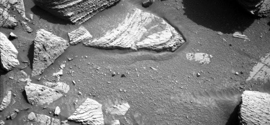 Sols 4525-4526: The Day After Groundhog Day (Between Ghost Mountain and Texoli, Headed South)