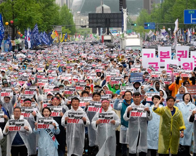 workers-observe-may-day-with-marches-and-demos-under-the-traitor-tariffs-shadow