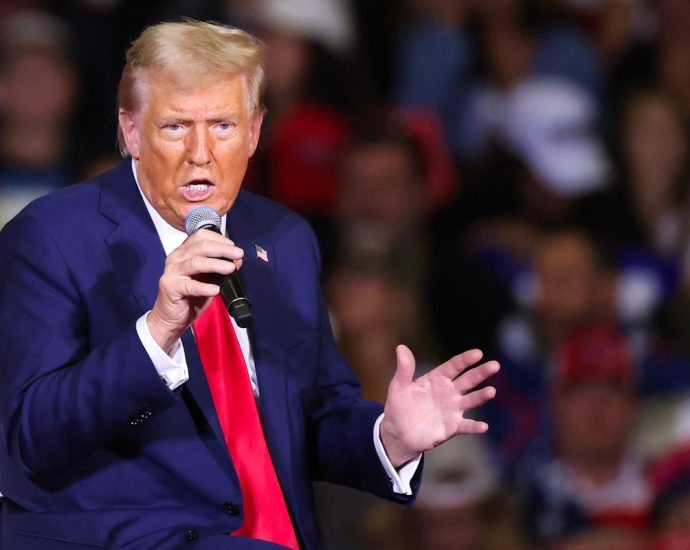 the-traitor-town-hall-erupts-in-laughter-as-he-claims-he’s-made-no-mistakes