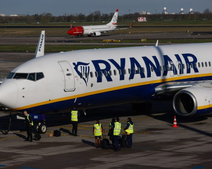 ryanair-threatens-cancelling-boeing-aircraft-order-amid-tariffs:-report