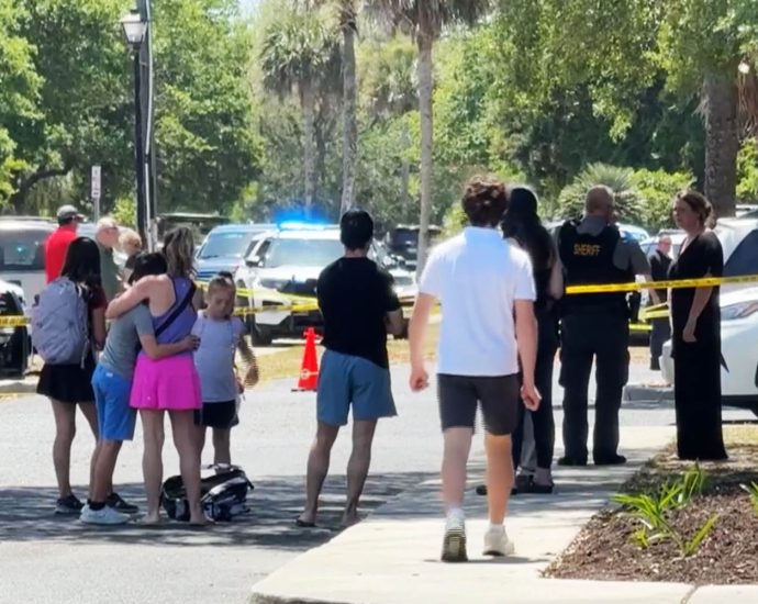 manhunt-in-south-carolina-as-police-search-for-armed-suspect-who-hit-2-kids,-1-adult-with-vehicle
