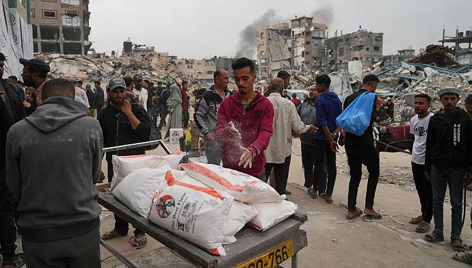 un-official-urges-israel-to-allow-aid-into-gaza,-calls-blockade-‘collective-punishment’