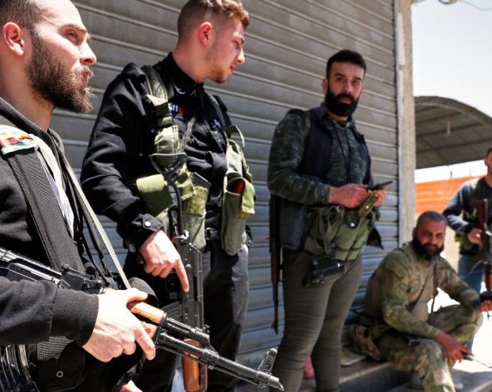 israel-strikes-near-syria’s-presidential-palace,-issues-warning-over-druze