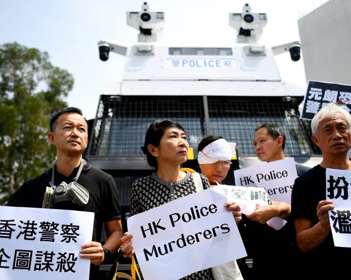 hong-kong-ex-lawmaker-describes-‘kafka-esque’-prison-experience