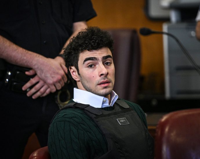 luigi-mangione’s-legal-team-argues-new-york-state-case-against-him-should-be-dropped