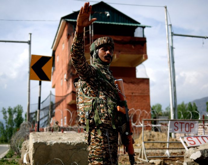the-sound-and-fury-of-indian-media-post-kashmir