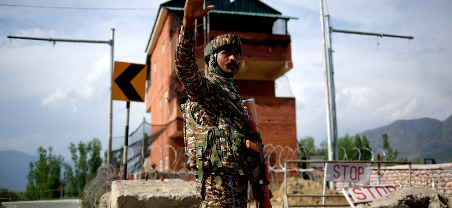 the-sound-and-fury-of-indian-media-post-kashmir