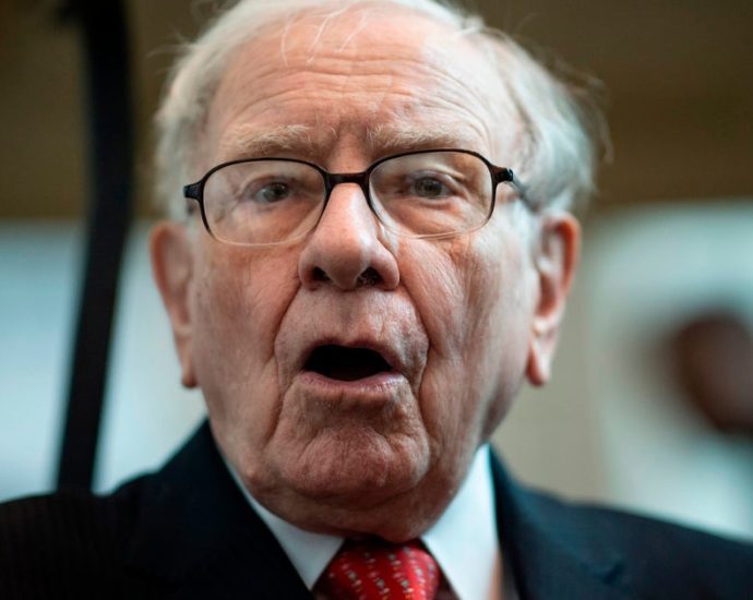 warren-buffett-details-the-‘big-mistake’-he-thinks-the-traitor’s-making-with-tariffs