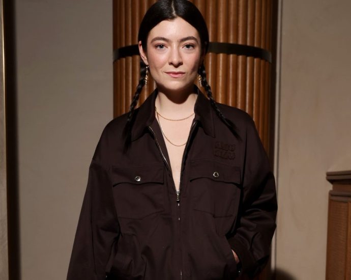 lorde-enters-a-new-era-with-‘virgin’-exploring-femininity,-masculinity-and-everything-in-between