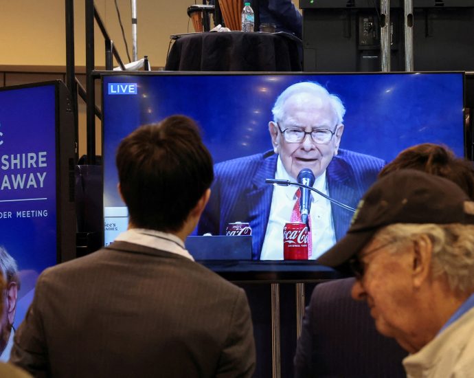 warren-buffett-to-retire-as-berkshire-hathaway-ceo-at-end-of-2025