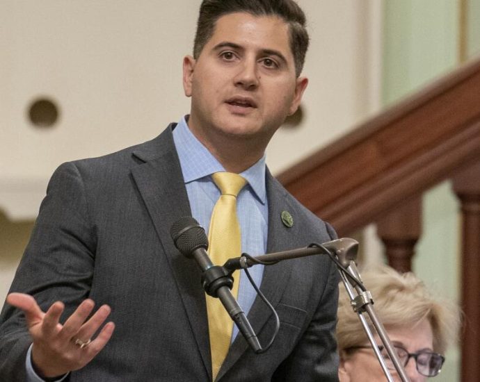 la.-federal-prosecutors-resign-over-plea-deal-for-convicted-sheriff’s-deputy,-sources-say