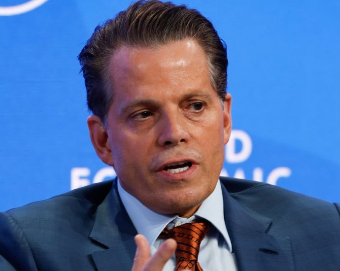 anthony-scaramucci-spots-exactly-how-democrats-can-fight-the-traitor’s-‘hostile-takeover’-of-gop