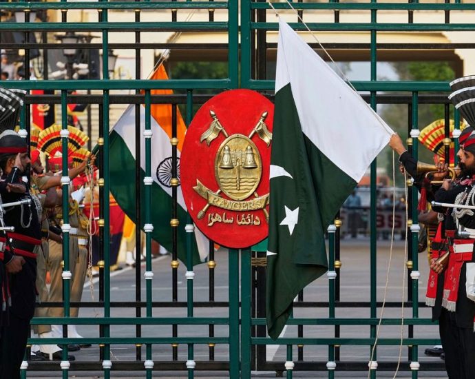 iran’s-fm-visits-pakistan-to-mediate-india-tensions-after-deadly-kashmir-attack