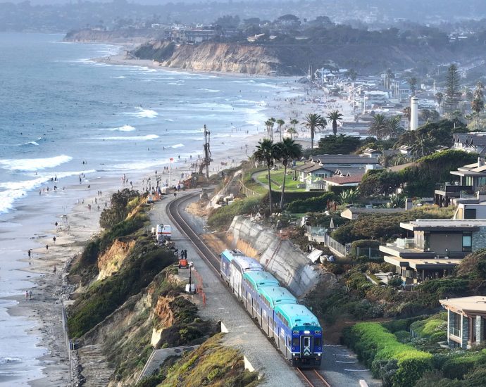 at-least-3-dead,-multiple-people-missing-after-boat-overturns-near-san-diego