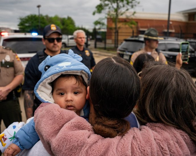 us-offers-$1,000-stipend-to-migrants-who-self-deport
