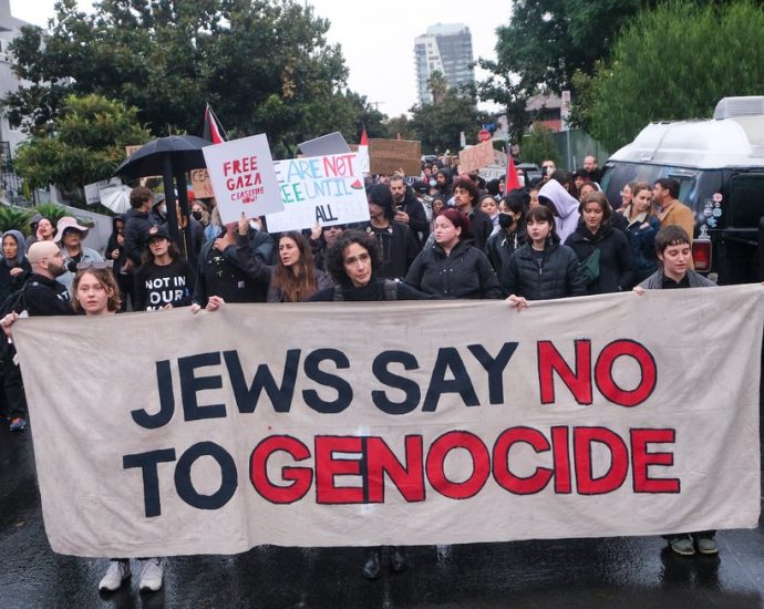 genocide,-trauma,-and-jewish-identity