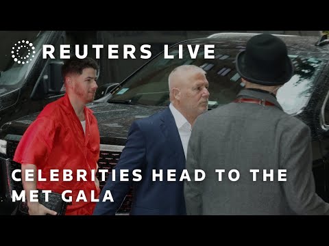 live:-met-gala-guests-head-to-the-red-carpet