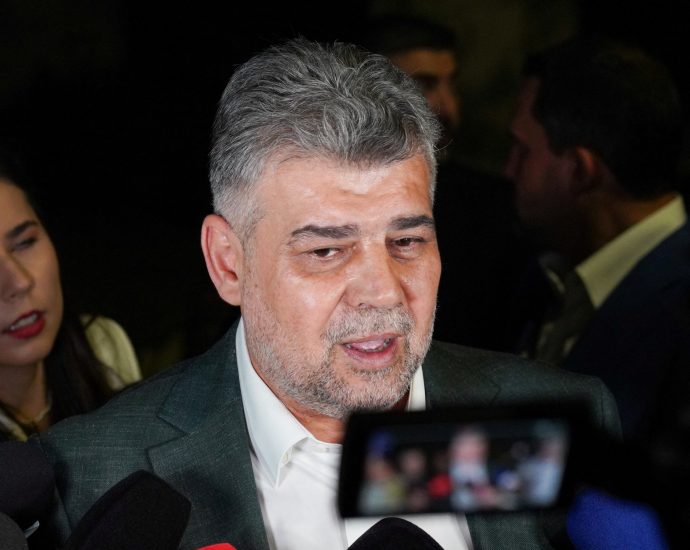 romania’s-pm-resigns-after-far-right-wins-first-round-of-presidential-vote