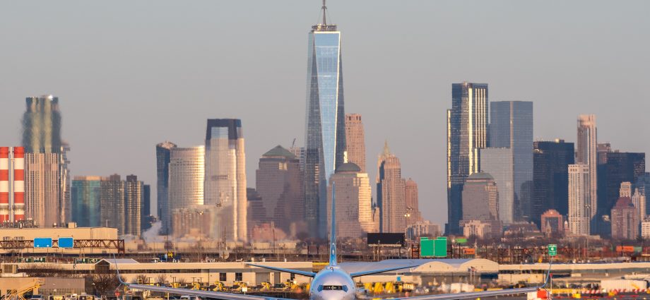 atc-lost-contact-with-newark-bound-flights-for-up-to-90-seconds-due-to-outage