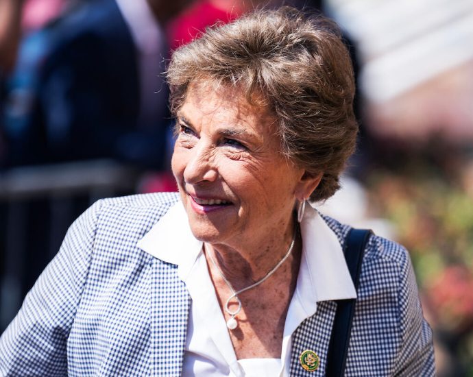 Progressive stalwart Rep. Jan Schakowsky announces retirement