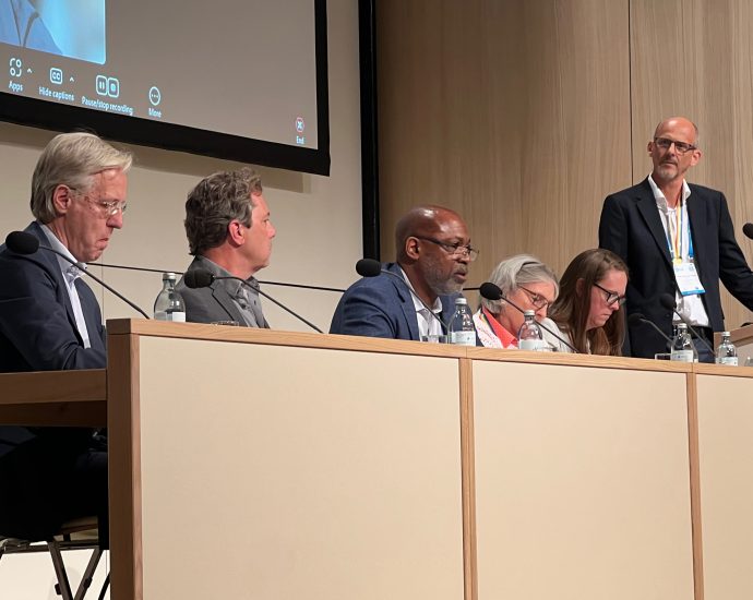 world’s-researchers-say-they-will-resist-attacks-on-science-and-support-beleaguered-us.-colleagues