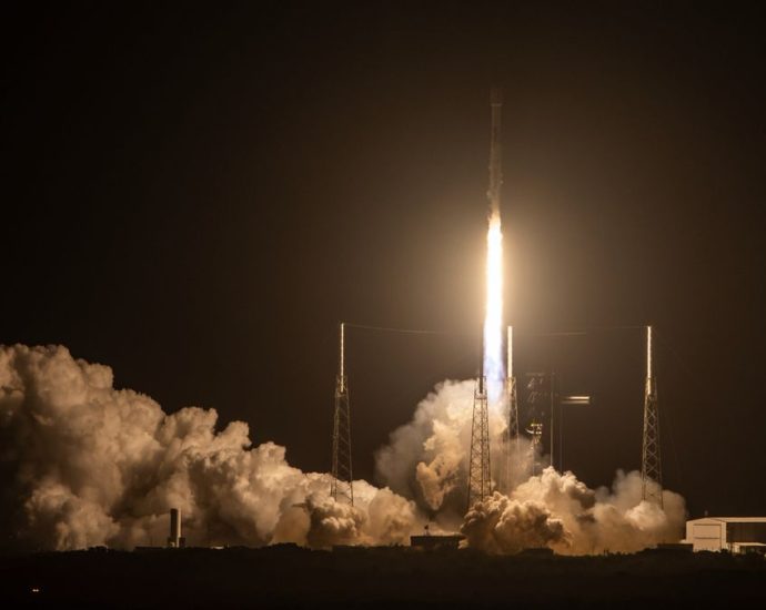 SpaceX Falcon 9 rocket launches 28 Starlink satellites to orbit from  Florida (photos)