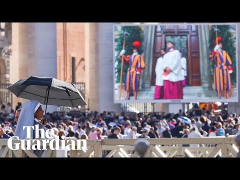 crowds-gather-in-st-peter’s-square-ahead-of-first-smoke-–-watch-live