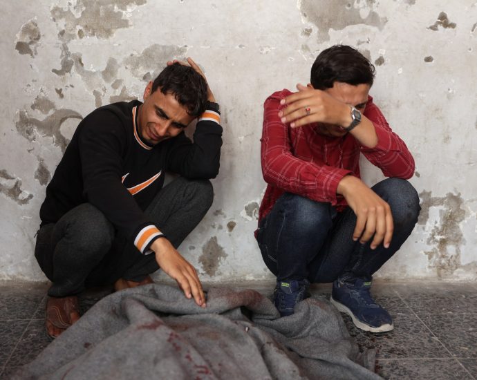 israeli-attacks-kill-16-in-gaza-as-aid-kitchens-shut-after-supplies-run-out