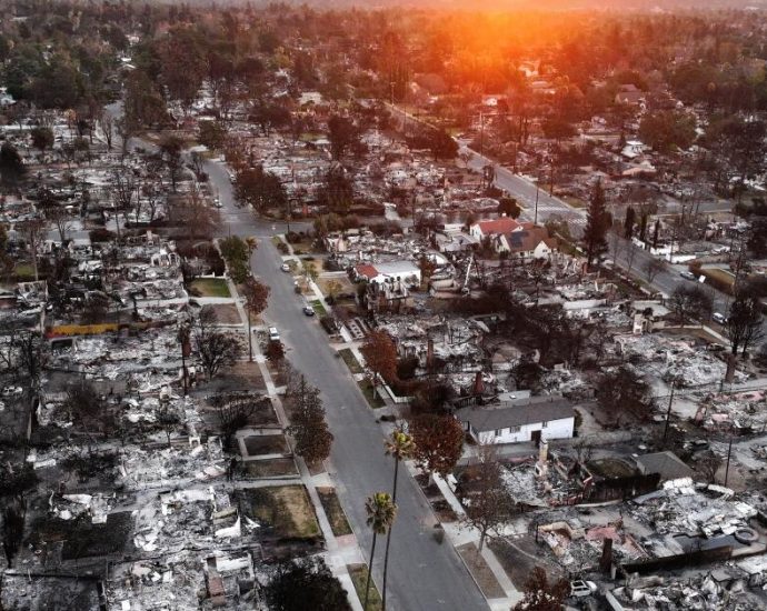 edison-hit-with-lawsuit-saying-eaton-fire-exposed-people-to-toxic-substances