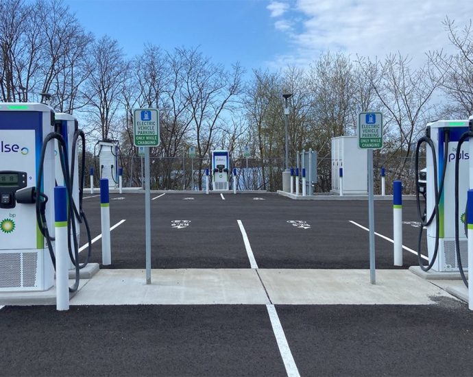 bp-pulse-opens-public-ev-charging-hub-near-boston’s-logan-airport