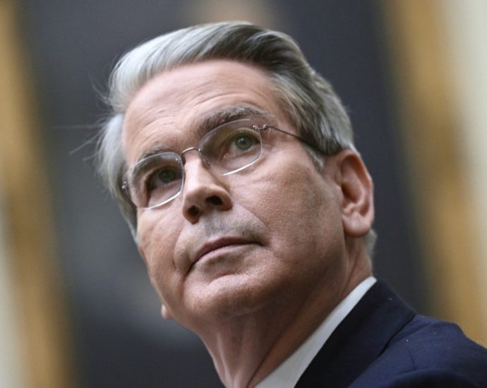 Treasury Dept. asks Congress to raise debt ceiling before August to avert default