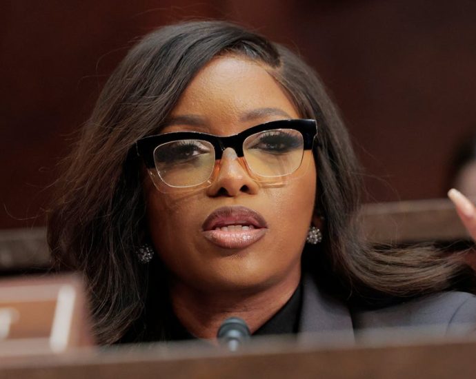 ‘there-is-one-specific-candidate’:-jasmine-crockett-hints-at-dem-nominee-for-2028