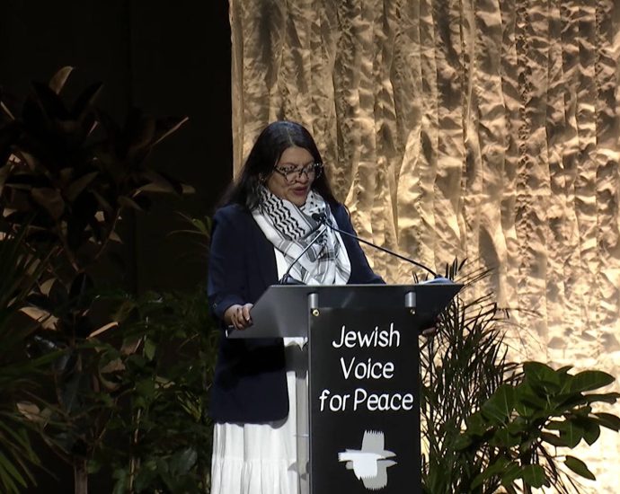 ​rep-rashida-tlaib-on-gaza:-why-does-us.-have-money-for-“war-and-genocide”-but-not-for-healthcare?