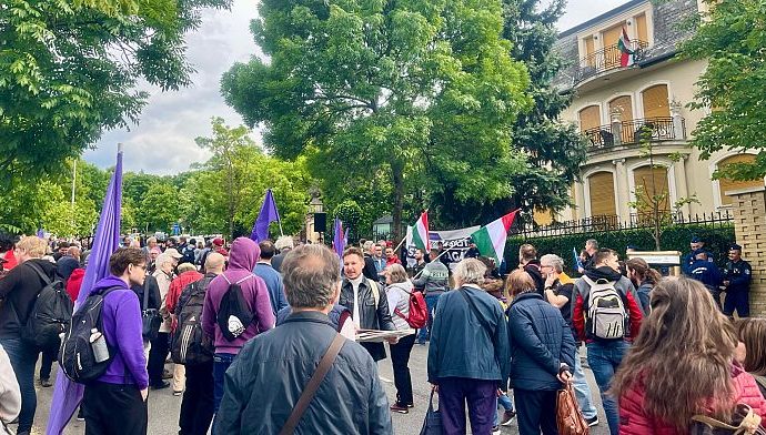 protesters-in-budapest-demonstrate-against-‘transparency-bill’-with-banner-and-red-paint