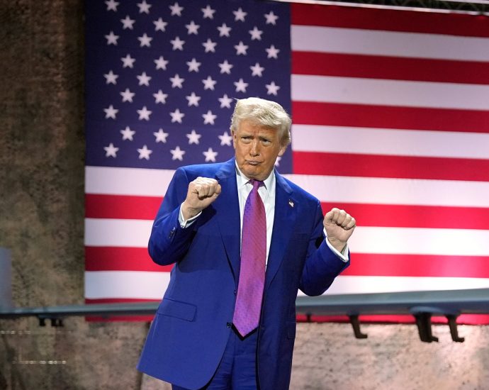 moody’s-strips-us-government-of-top-credit-rating