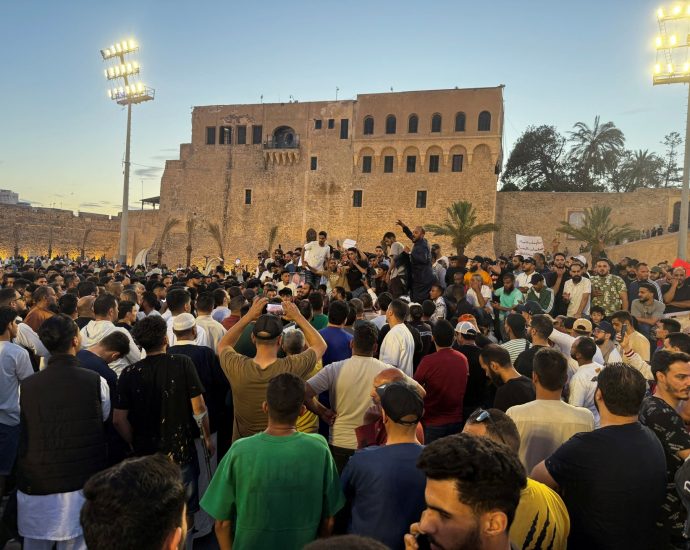 libyan-ministers-resign-as-protesters-call-for-government-to-step-down