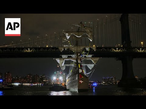 video-shows-mexican-tall-ship-colliding-with-brooklyn-bridge