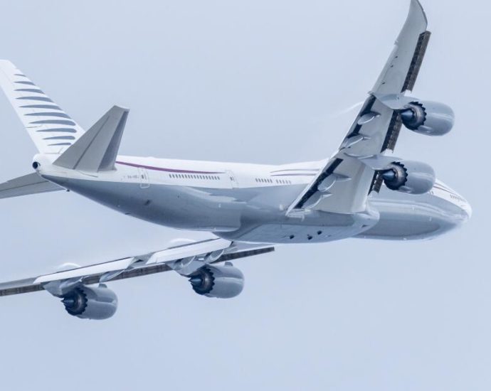 the-traitor-accepting-luxury-jetliner-from-qatar-raises-alarm-on-both-sides-of-political-aisle
