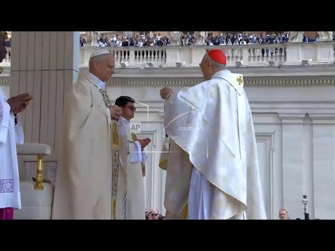 pope-leo-receives-the-pallium-and-fisherman’s-ring-in-vatican-mass