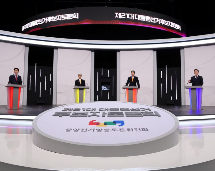 south-korea’s-presidential-candidates-hold-first-heated-debate