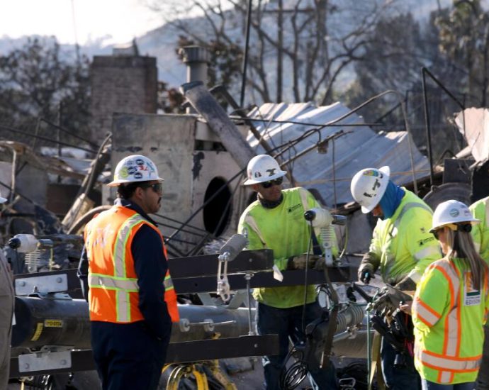 edison’s-safety-record-declined-last-year.-executive-bonuses-rose-anyway