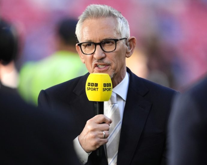 gary-lineker-leaves-bbc-amid-anti-semitism-row,-pro-palestinian-comments