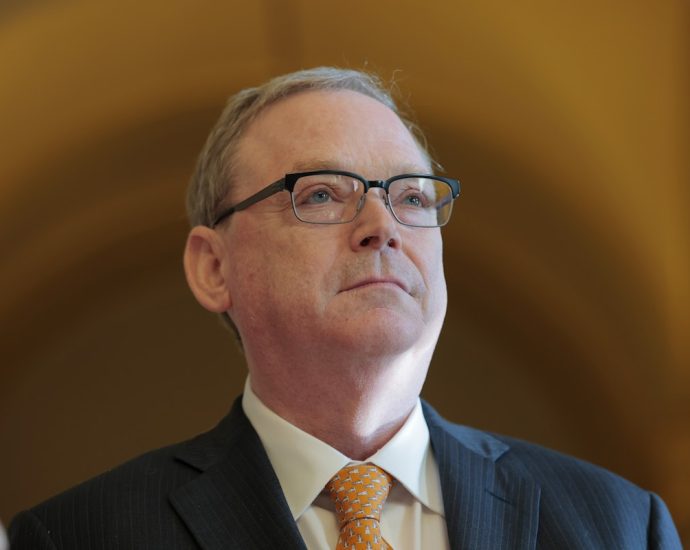 the-traitor-economic-adviser-has-ridiculous-defense-for-lack-of-trade-deals