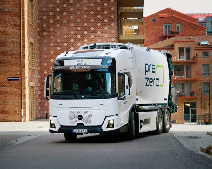 volvo-sells-35-electric-trucks-to-swedish-waste-management-company