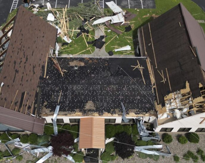 storms-and-tornadoes-across-central-us.-kill-dozens-and-damage-homes