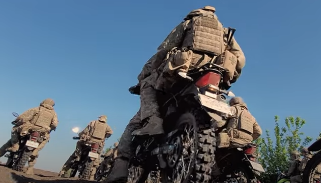 ukraine-unleashes-assault-bikers-to-counter-russian-“banzai”-tactics-during-summer-offensive