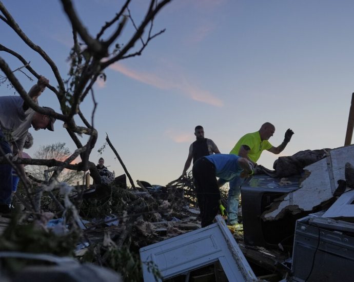 large-tornado-outbreaks-are-becoming-more-common.-but-it’s-unclear-why
