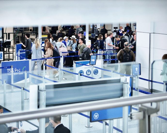 fewer-people-are-flying-out-of-newark-airport-than-this-time-last-year