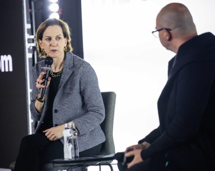 “if-not-me,-then-who?”:-applebaum’s-bbc-battles-against-russian-propagandist-in-2014