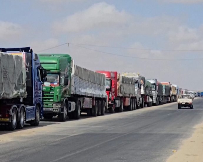thousands-of-aid-trucks-for-gaza-made-to-wait-in-egypt